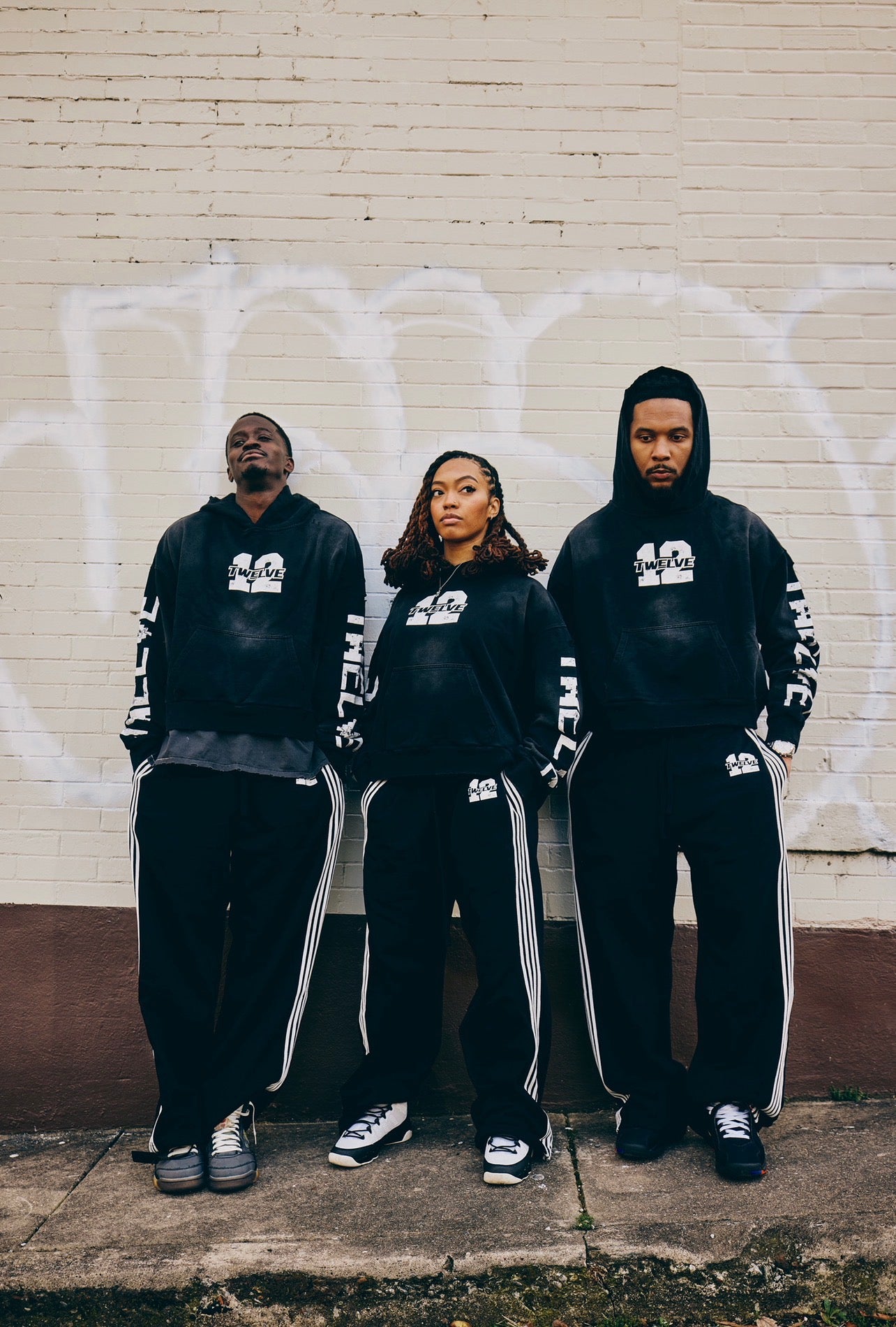 BLACK LOUNGE AROUND SWEATS