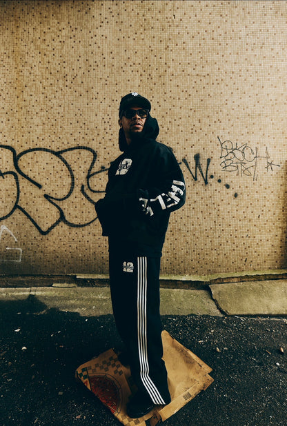 BLACK LOUNGE AROUND SWEATS