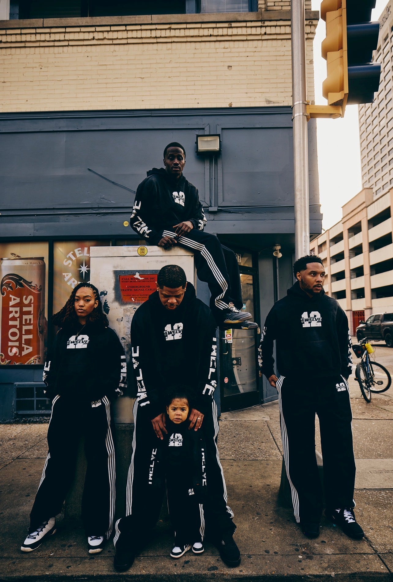 BLACK LOUNGE AROUND SWEATS