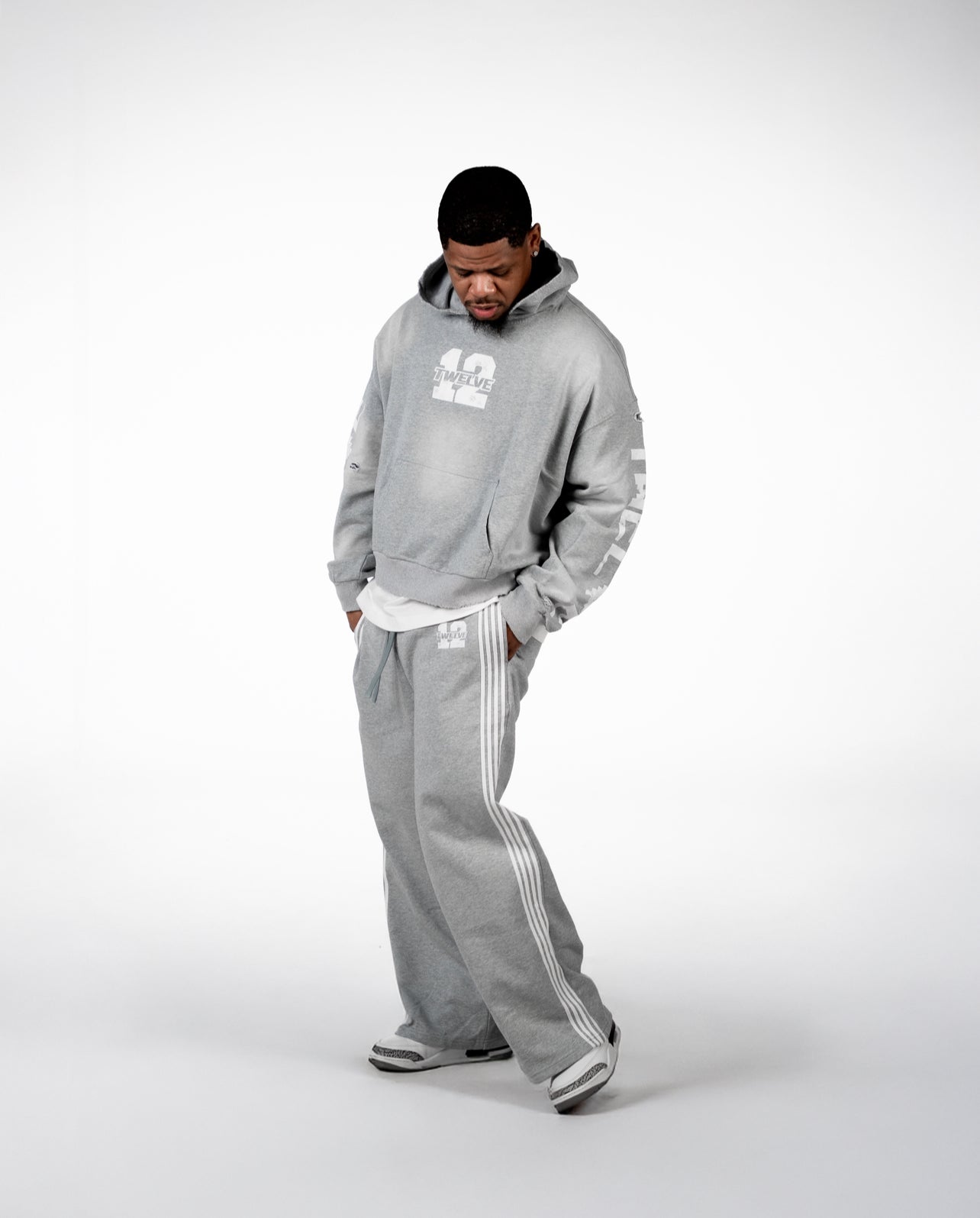 GREY LOUNGE AROUND SWEATS